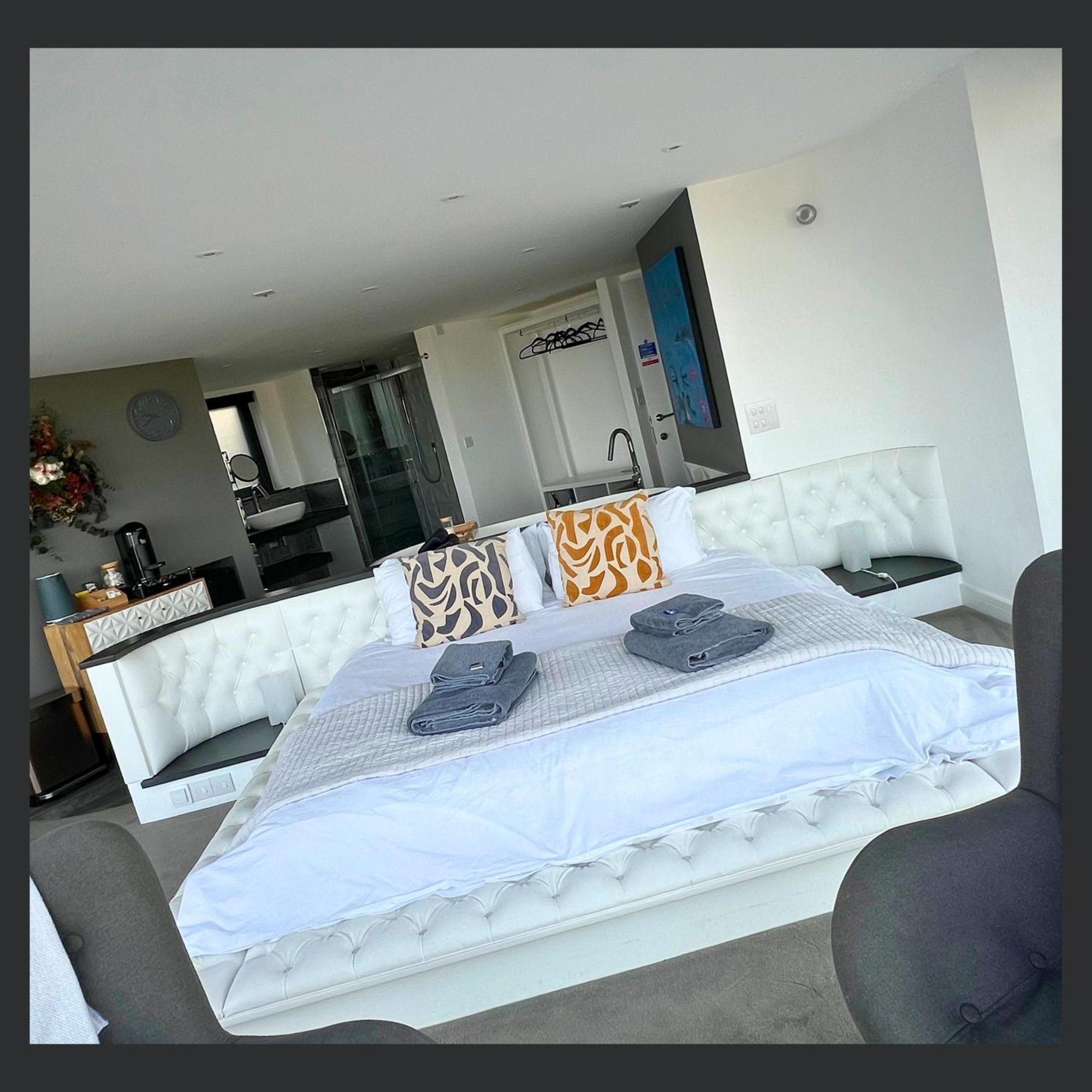 Uno St Ives - Luxury Serviced Accommodation Εξωτερικό φωτογραφία